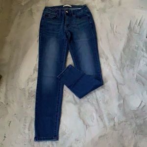 Cute blue skinny jeans!